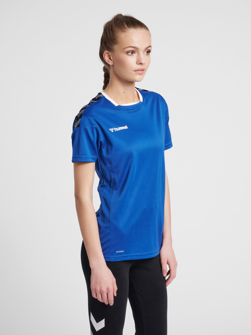 hmlAUTHENTIC POLY JERSEY WOMAN S/S, TRUE BLUE, model