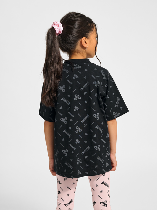 hmlJR DANCE T-SHIRT S/S, BLACK/EBONY, model