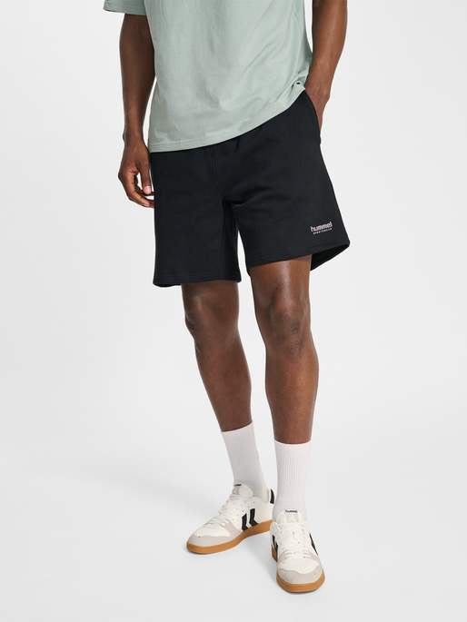 hmlLOOSE SWEAT SHORTS HS, BLACK, model