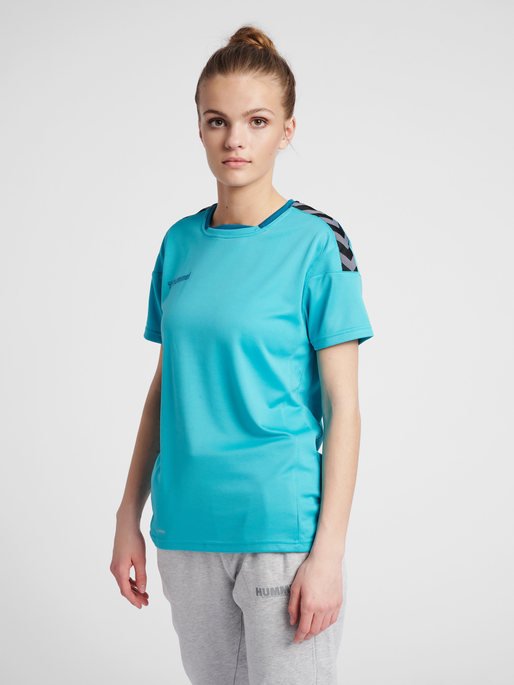 hmlAUTHENTIC POLY JERSEY WOMAN S/S, BLUEBIRD, model