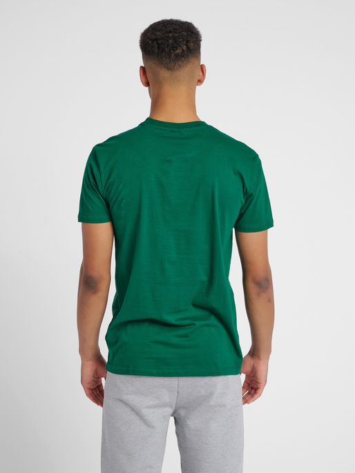 HUMMEL GO COTTON LOGO T-SHIRT S/S, EVERGREEN, model