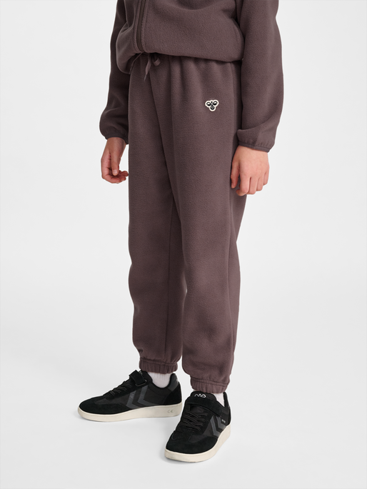 hmlJR FLEECE PANTS BEE, PEPPERCORN, model
