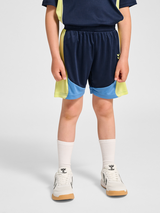 hmlJR GOAL BLOCK SHORTS, DRESS BLUES, model