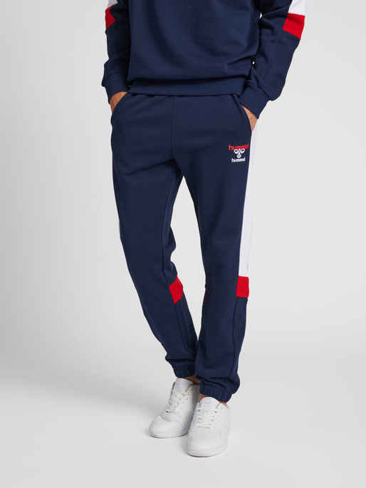 hmlIC CLAUDE REGULAR PANTS, 7666, model