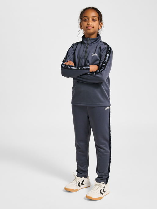 hmlJR GOAL TAPE HALFZIP, EBONY, model