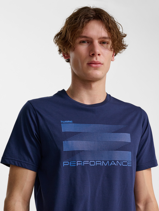hmlPULSE GRAPHIC T-SHIRT S/S, DRESS BLUES, model