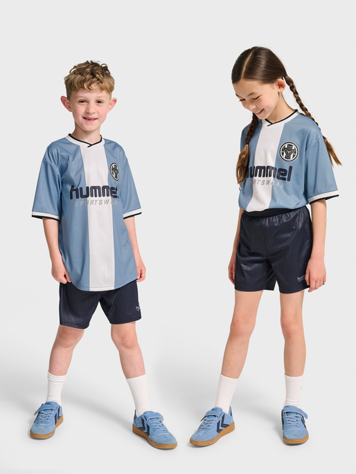 hmlJR LOOSE BALL  JERSEY S/S SET, FADED DENIM, model