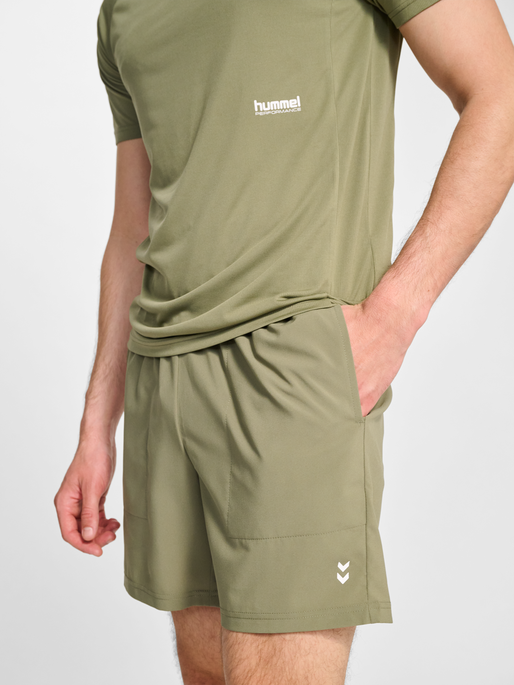 hmlPULSE WORKOUT SET, DEEP LICHEN GREEN, model