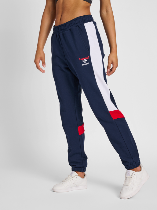 hmlIC CLAUDE REGULAR PANTS, 7666, model