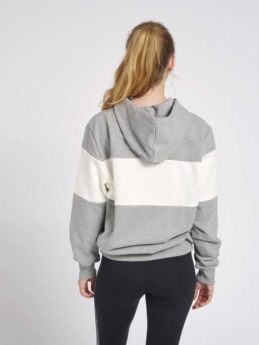 hmlLGC MUSA HOODIE, GREY MELANGE, model