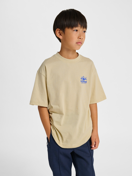 hmlJR LOOSE T-SHIRT S/S STADIUM, OVERCAST, model