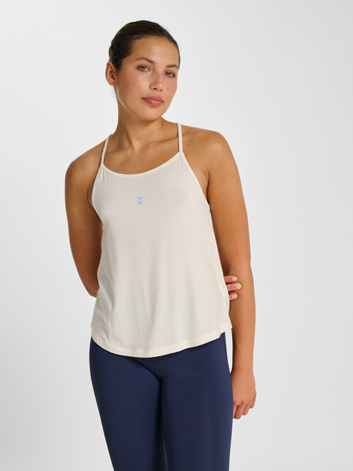 hmlYOGA SOFT W STRAP TOP, TOFU, model