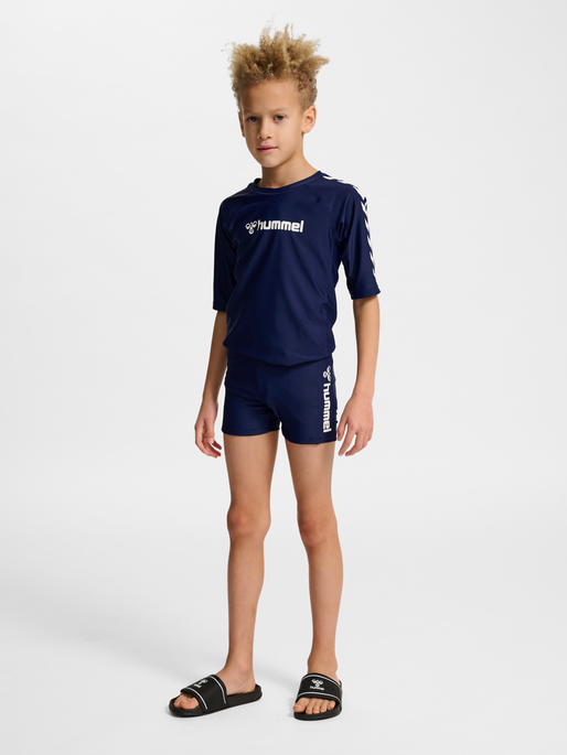 hmlDAVID SWIM SHORTS, NAVY BLAZER, model