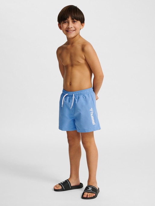 hmlBONDI BOARD SHORTS, LICHEN BLUE, model