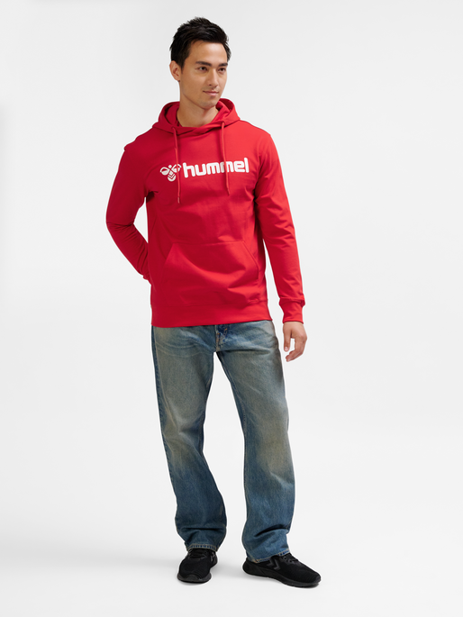 hmlGO 2.0 LOGO HOODIE, TRUE RED, model