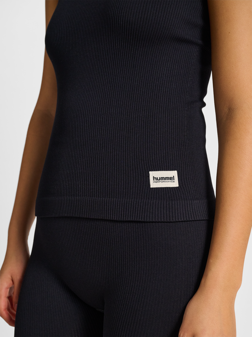 hmlPULSE SEAMLESS RIB W TANK TOP, BLACK, model
