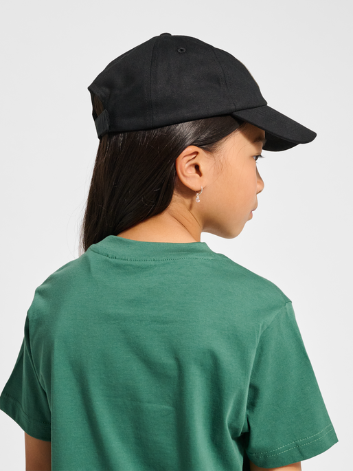 hmlJR BASEBALL BADGE CAP, BLACK, model