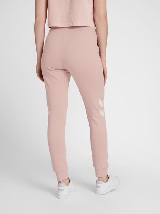 hmlLEGACY WOMAN TAPERED PANTS, CHALK PINK, model