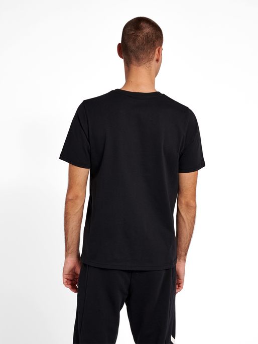 hmlLGC LIAM T-SHIRT, 2001, model