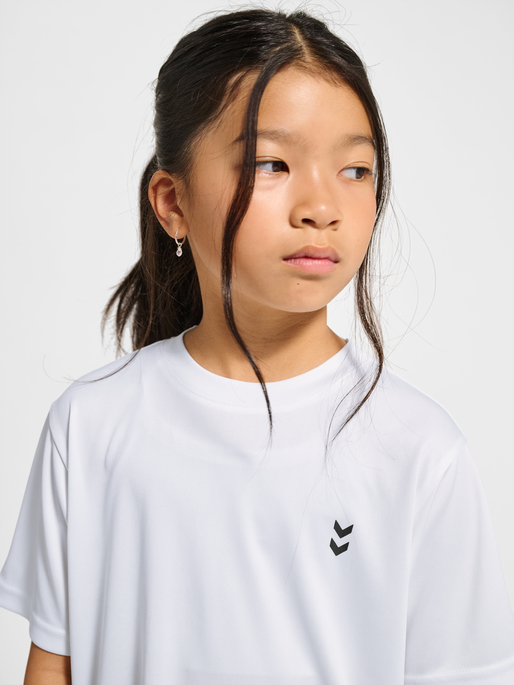 hmlJR PULSE TRAINING T-SHIRT, WHITE, model