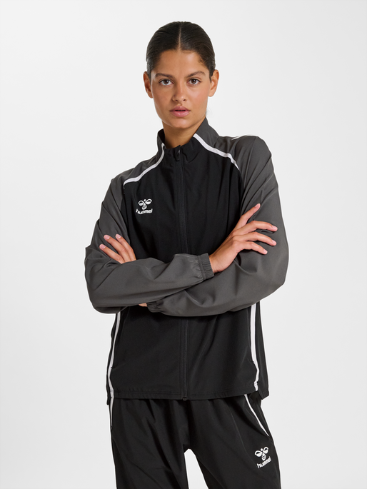 hmlLEAD 2.0  WOVEN JACKET WOMAN, BLACK/ASPHALT, model