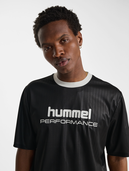 hmlPULSE LOOSE JERSEY S/S, BLACK, model
