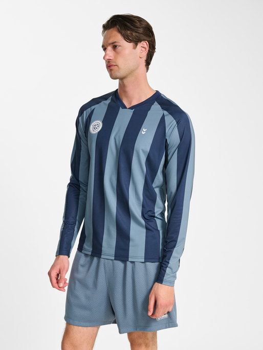 hmlPULSE MESH T-SHIRT L/S, BLUE MIRAGE/DRESS BLUE, model