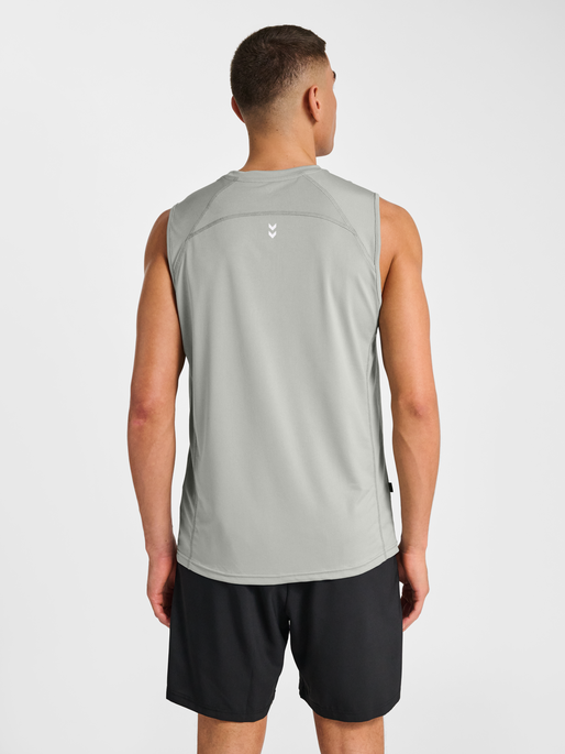 hmlPULSE WORKOUT TANK TOP, BELGIAN BLOCK, model