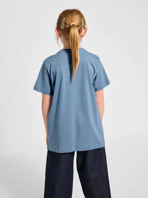 hmlPRINT T-SHIRT S/S, FADED DENIM, model