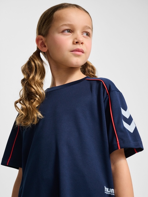 hmlJR T-SHIRT S/S, DRESS BLUES, model