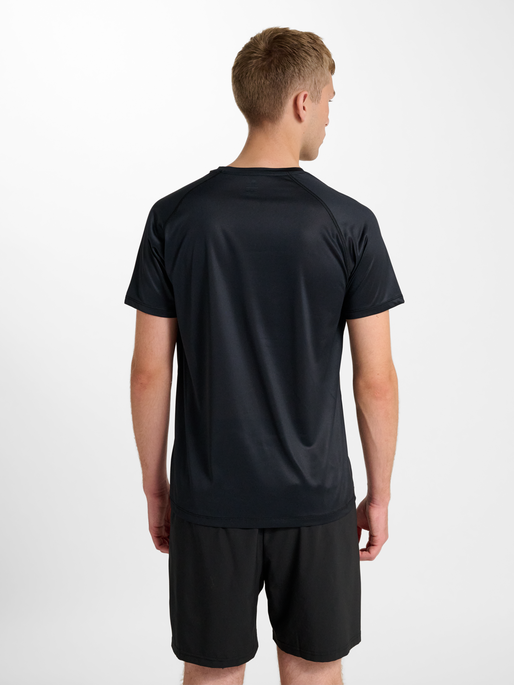 nwlBEAT GRADIENT T-SHIRT, BLACK IRIS, model